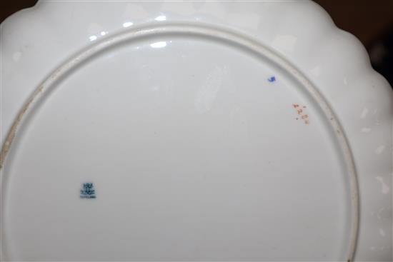 A Davenport iron red and gilt petal rimmed dessert plate and other decorative plates (16)